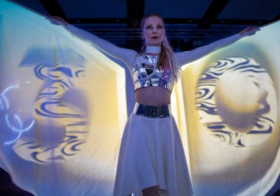 Projection mapping on artists